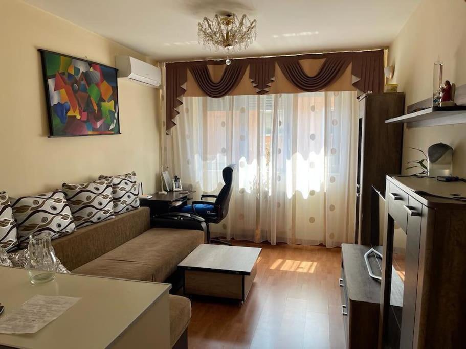 Cu Un Dormitor / One Bedroom